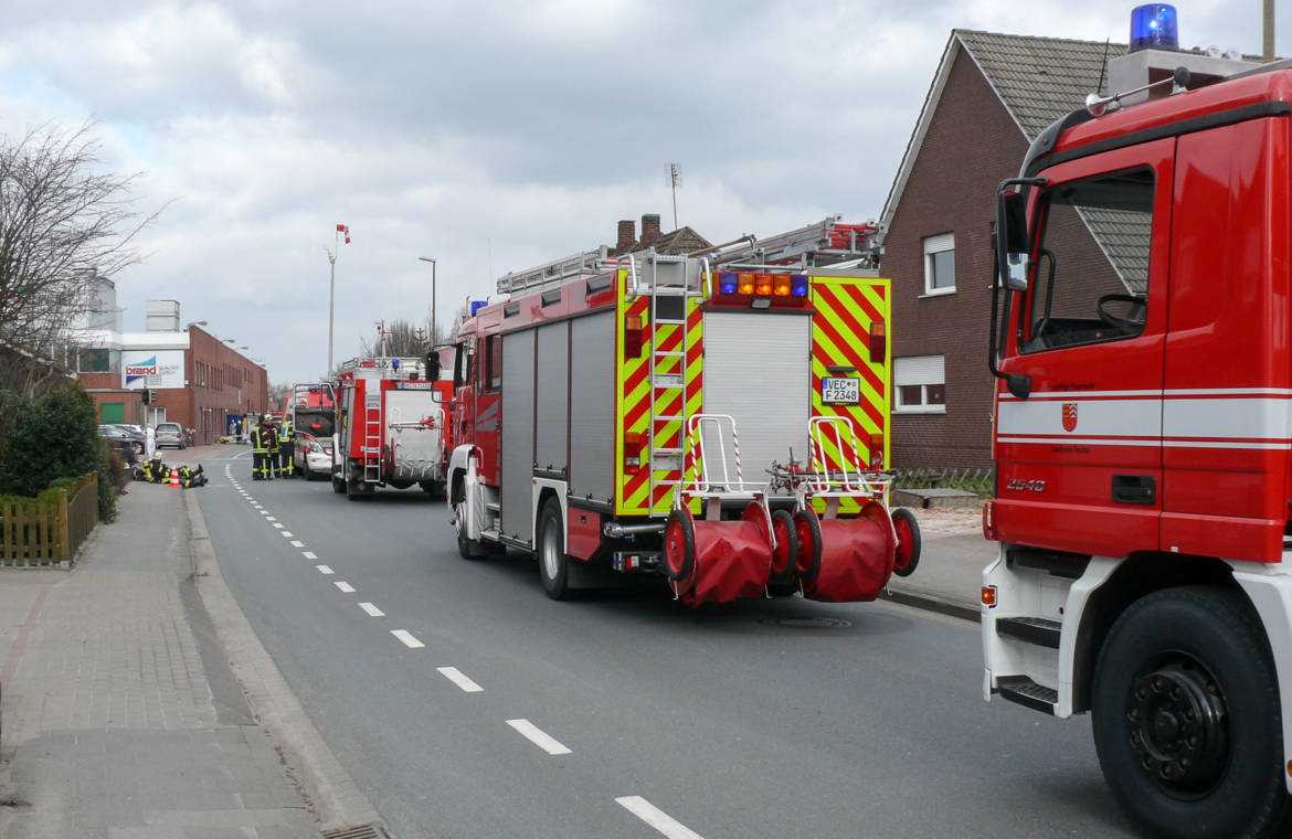 20150309_Gefahrgutunfall_Brand_027.jpg