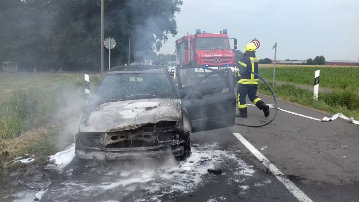 Auto brennt komplett aus