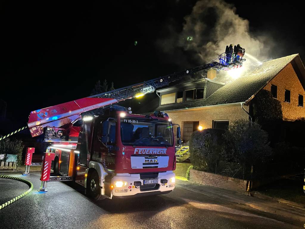 Drehleiter Einsatz bei Wohnhausbrand in Damme