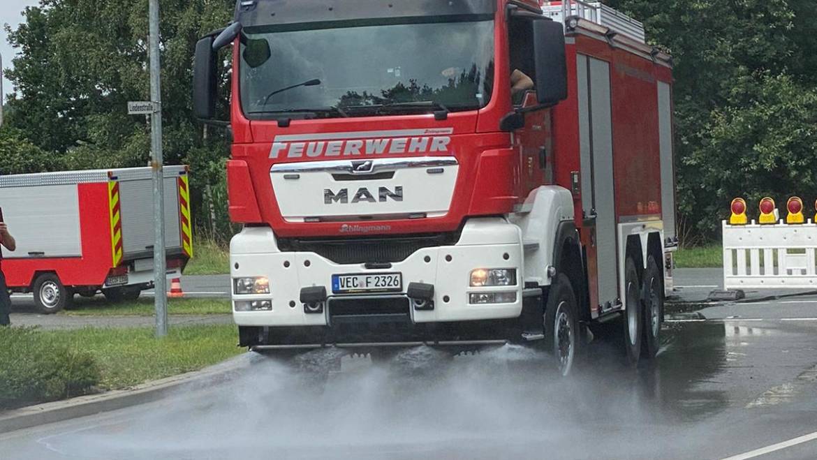 Flüssiger Zucker auf der Fahrbahn